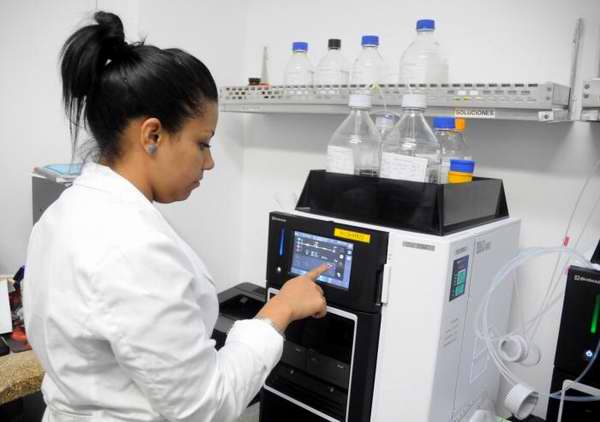 Miguel Diaz-Canel félicite les travailleurs du secteur scientifique